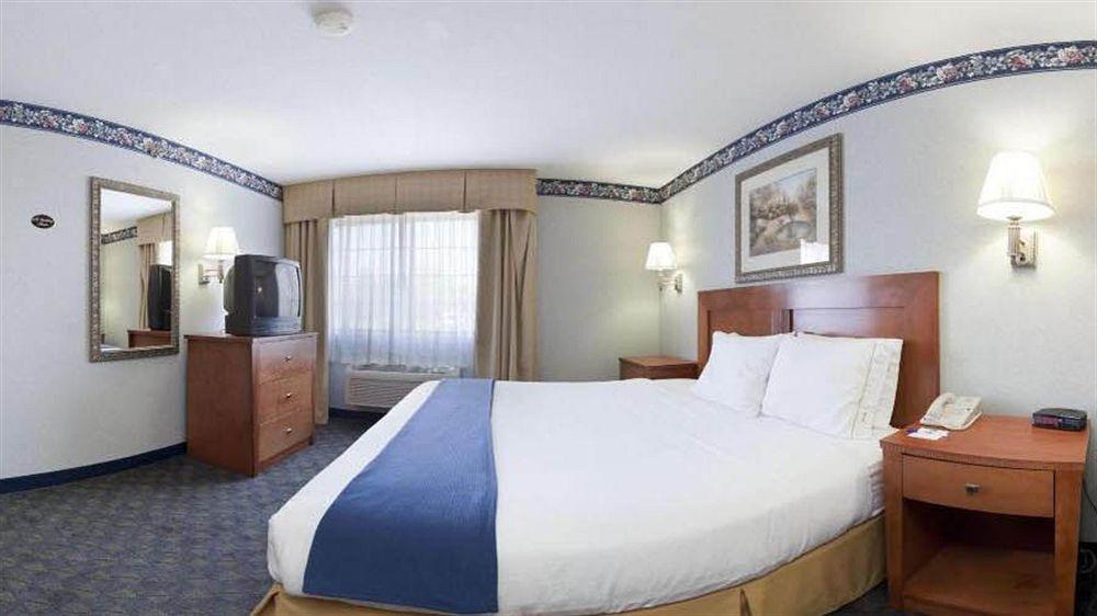 Comfort Inn & Suites Napoleon Dış mekan fotoğraf