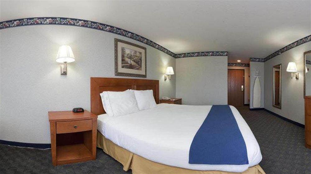 Comfort Inn & Suites Napoleon Dış mekan fotoğraf