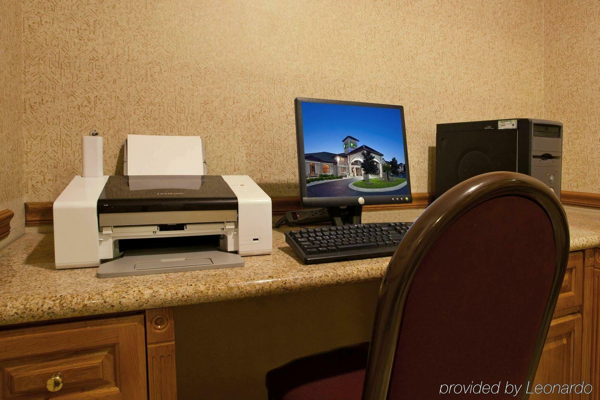 Comfort Inn & Suites Napoleon Konforlar fotoğraf